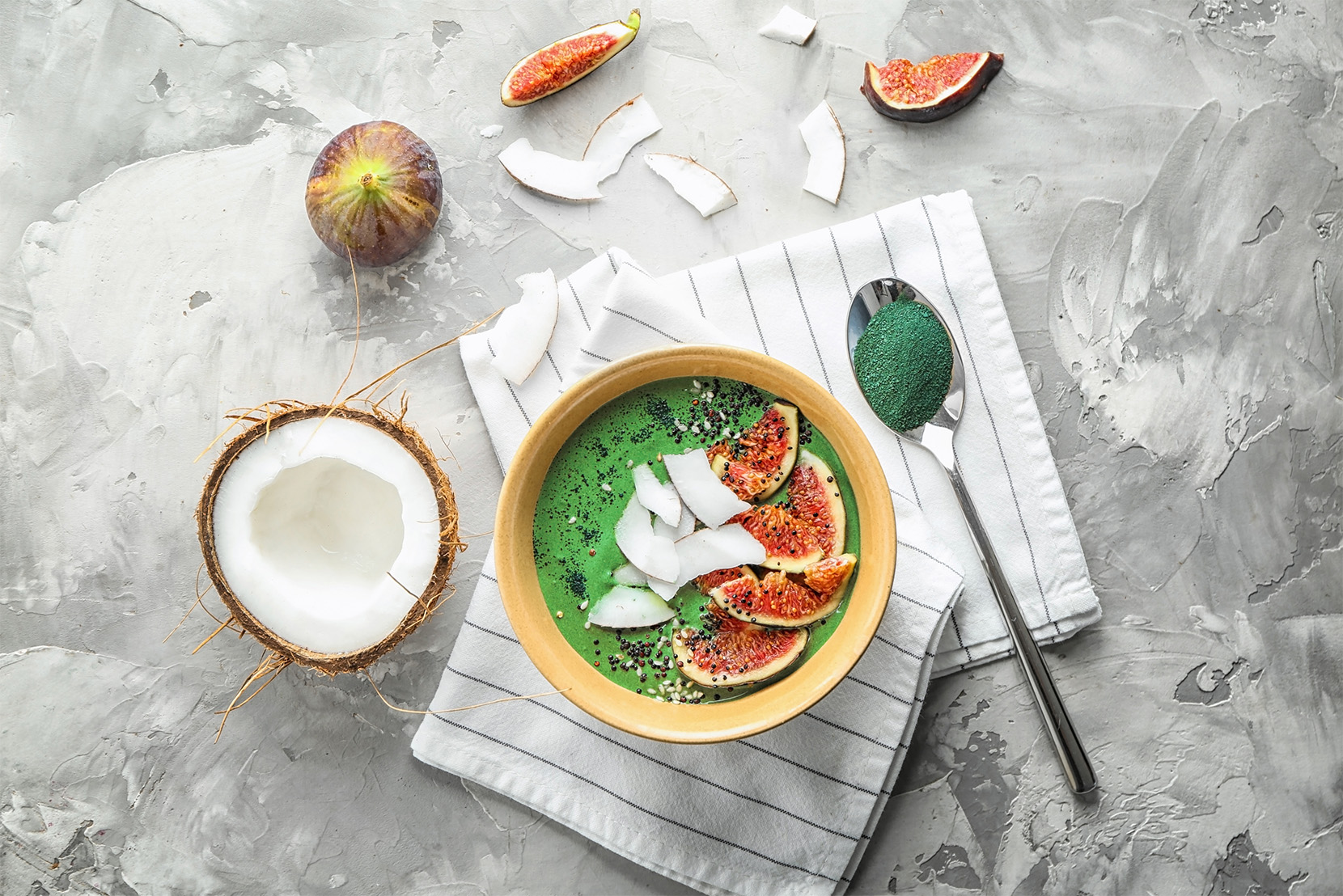 spirulina-misa-prášok-kokos-na-utierkach